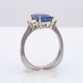 Natural Blue Sapphire 4.33 carats set in 18K White Gold Ring with Diamonds 