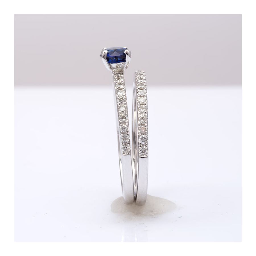 Natural Blue Sapphire 0.58 carats set in 14K White Gold Ring with 0.40 carats Diamonds