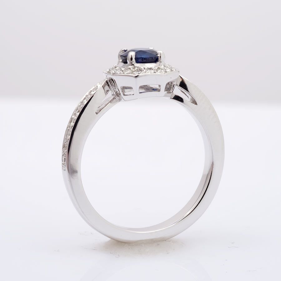 Natural Blue Sapphire 0.81 carats set in 14K White Gold Ring with 0.32 carats Diamonds