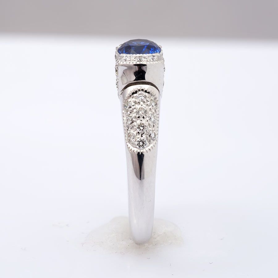Natural Blue Sapphire 1.00 carat set in 18K White Gold Ring with 0.30 carats Diamonds