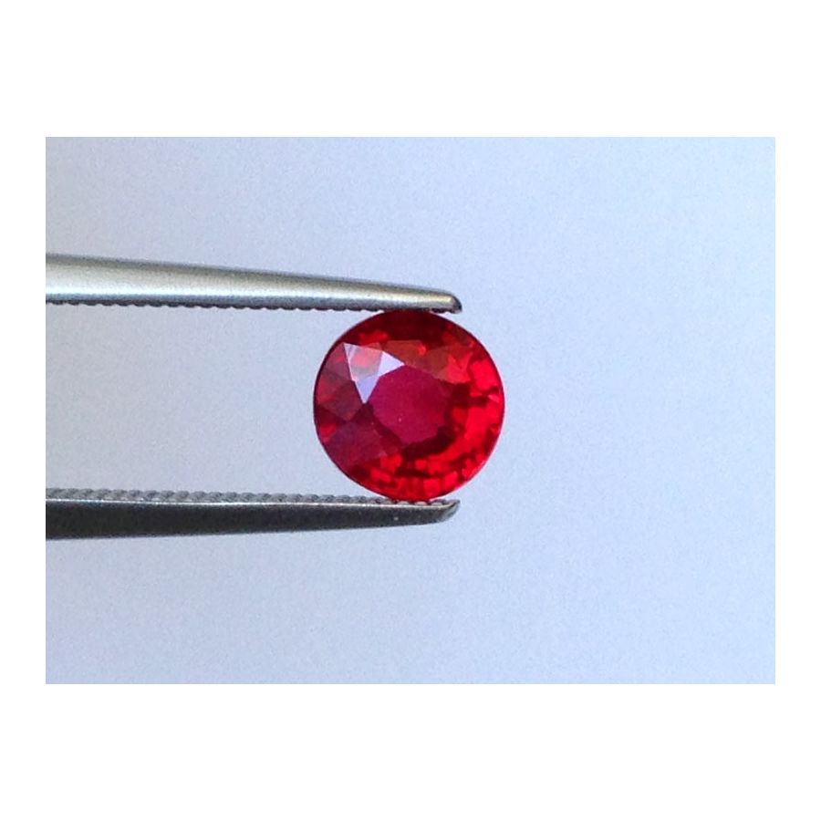 Natural Unheated Ruby red color round shape 1.04 carats with GIA Report