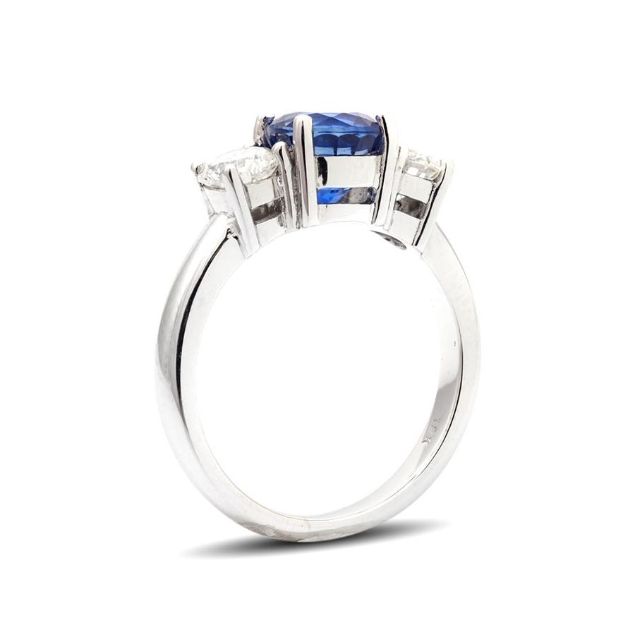 Natural Blue Sapphire 2.27 carats set in 18K White Gold Ring with 0.92 carats Diamonds 