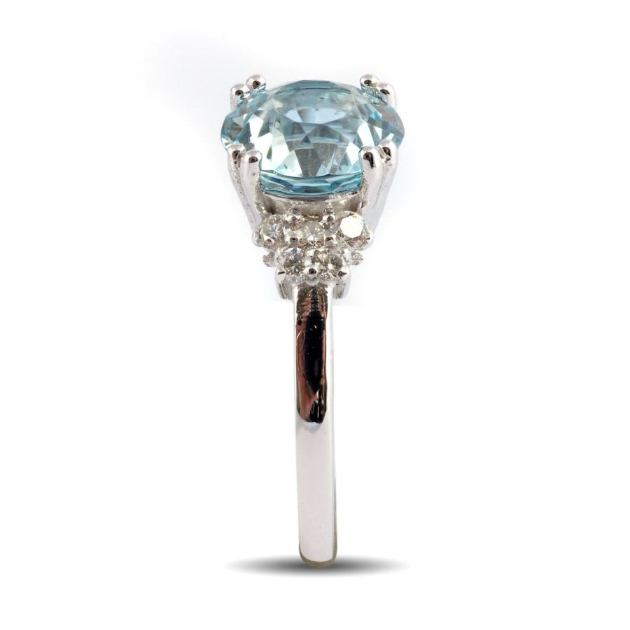 Natural Aquamarine 2.40 carats set in 14K White Gold Ring with 0.24 carats Diamonds