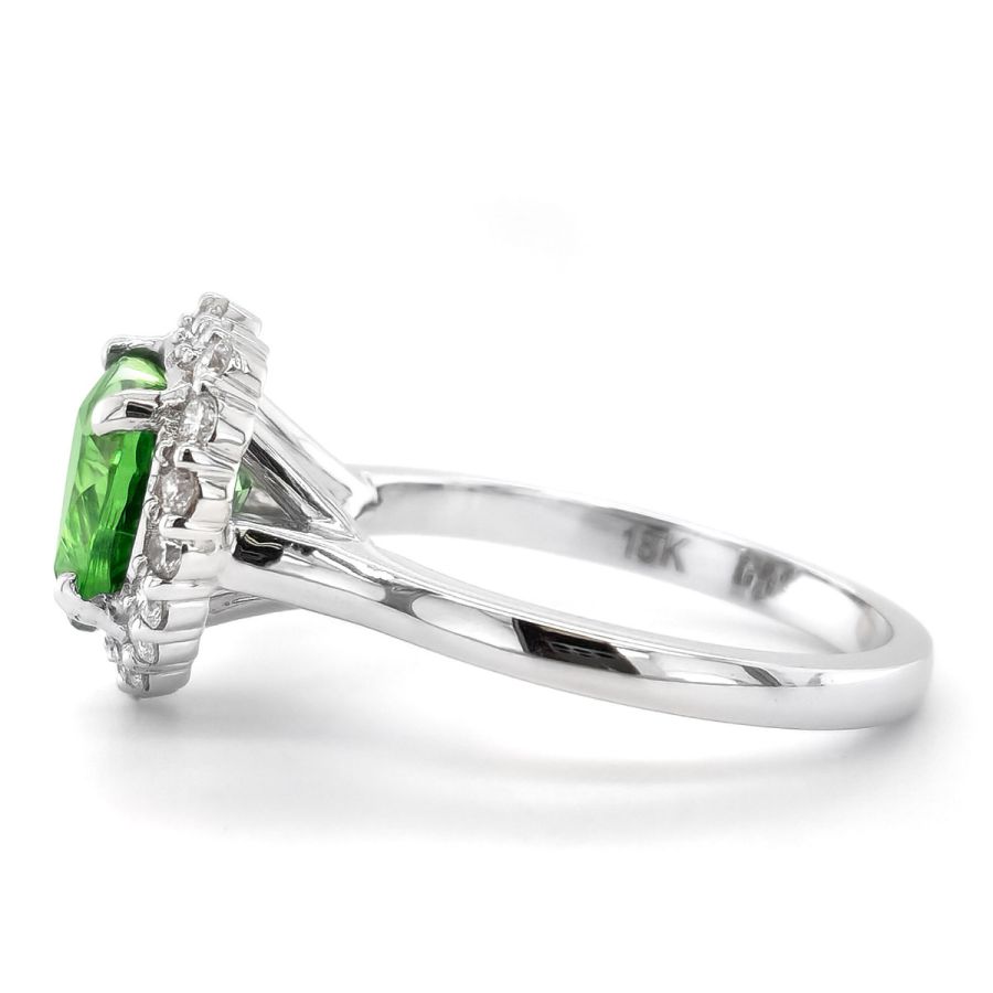Natural Tsavorite 2.79 carats set in 18K White Gold Ring with 0.39 carats Diamonds 