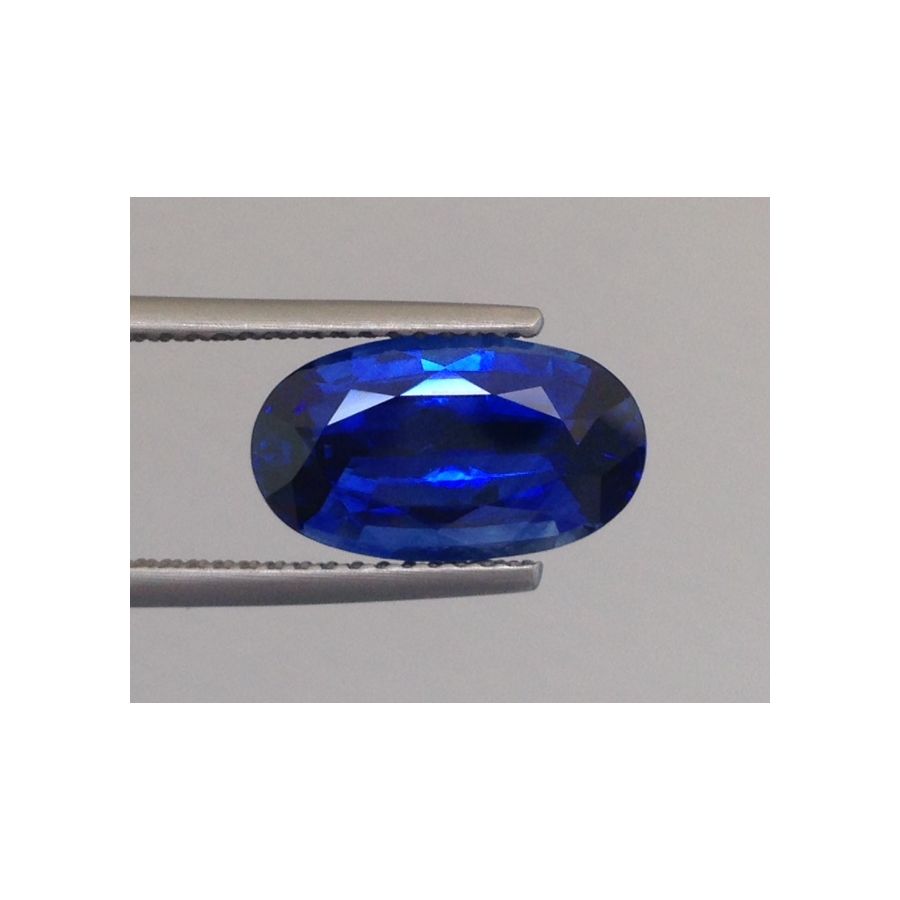 Natural Heated Blue Sapphire blue color oval shape 4.05 carats with GIA Report - made ring