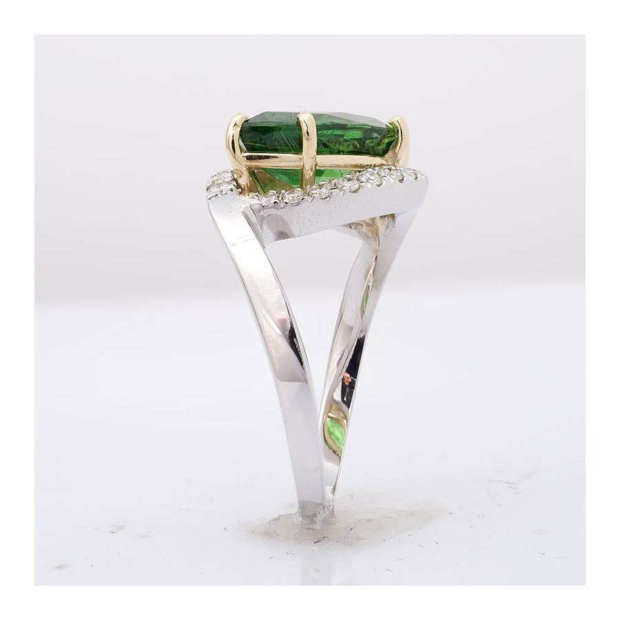 Natural Tsavorite 3.18 carats set in 14K White Gold Ring with 0.21 carats Diamonds 