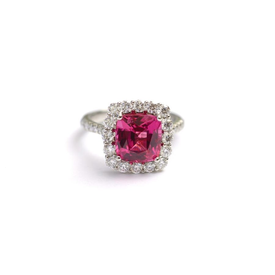 Natural Pink Sapphire 4.41 carats set in Platinum Ring with 1.05 carats Diamonds / GIA Report