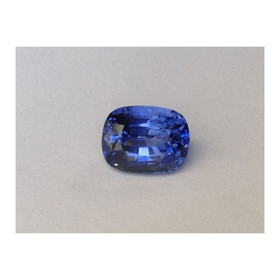 Natural Heated Blue Sapphire 4.70 carats with GIA Report