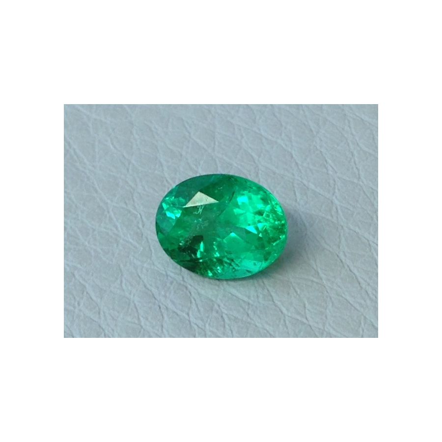Natural Emerald green color oval shape 1.34 carats