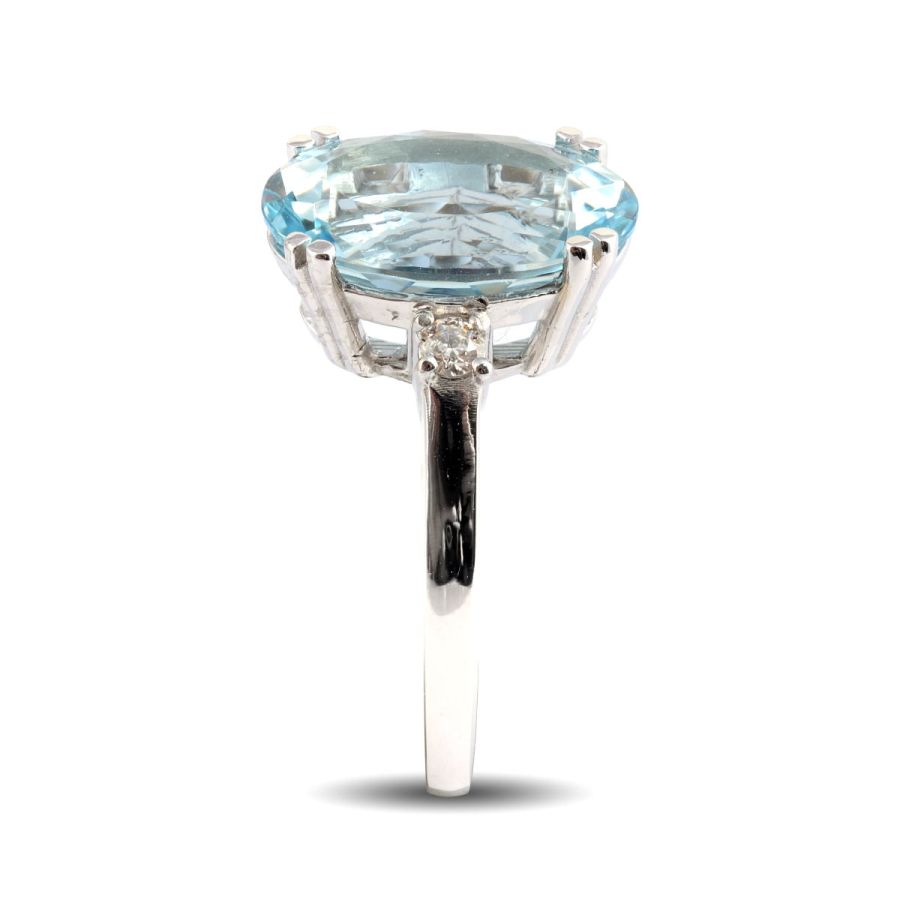 Natural Aquamarine 5.11 carats set in 14K White Gold Ring with 0.11 carats Diamonds