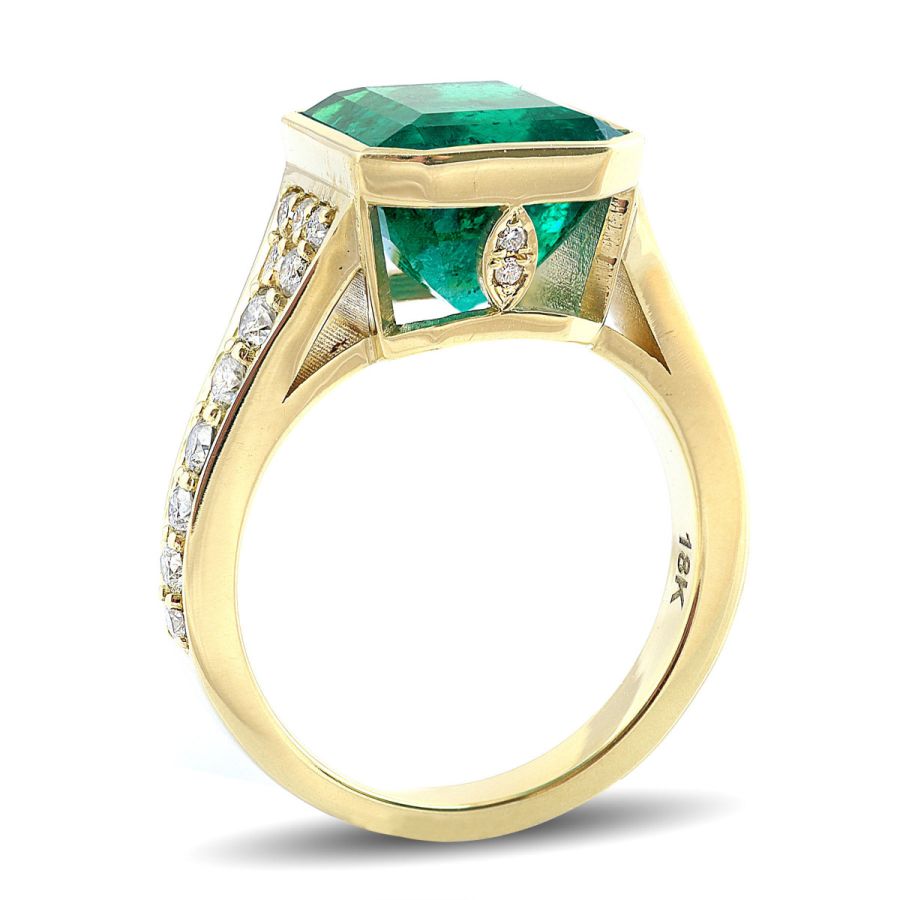 Natural Colombian Emerald 5.54 carats set in 18K Yellow Gold Ring with 0.67 carats Diamonds / GIA Report