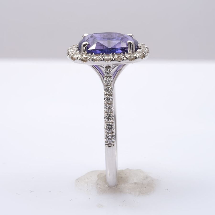 Natural Purple Sapphire 3.08 carats set in 14K White Gold Ring with Diamonds
