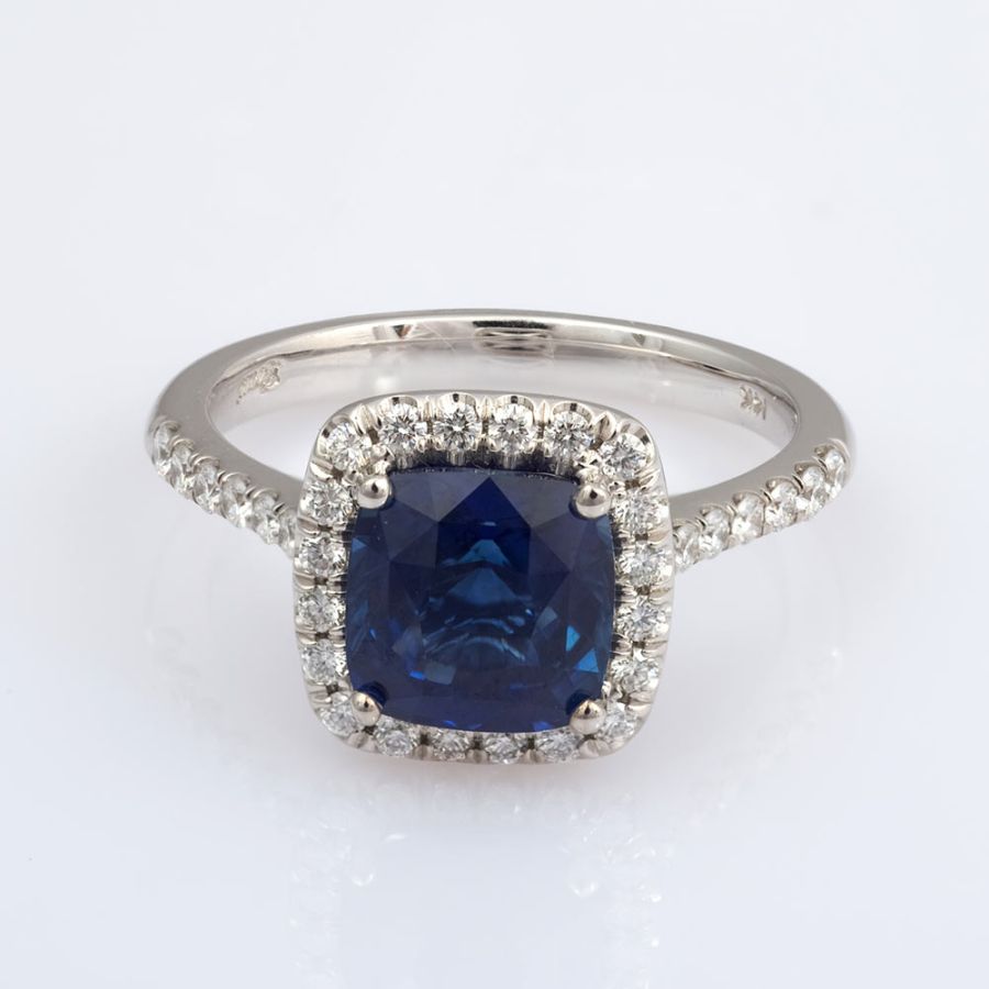 Natural Unheated Blue Sapphire 2.50 carats set in 14K White Gold Ring with 0.38 carats Diamonds / GIA Report