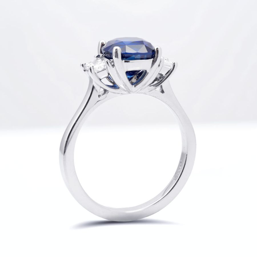 Natural Unheated Blue Sapphire 2.89 carats set in Platinum Ring with 0.40 carats Diamonds  / GIA Report