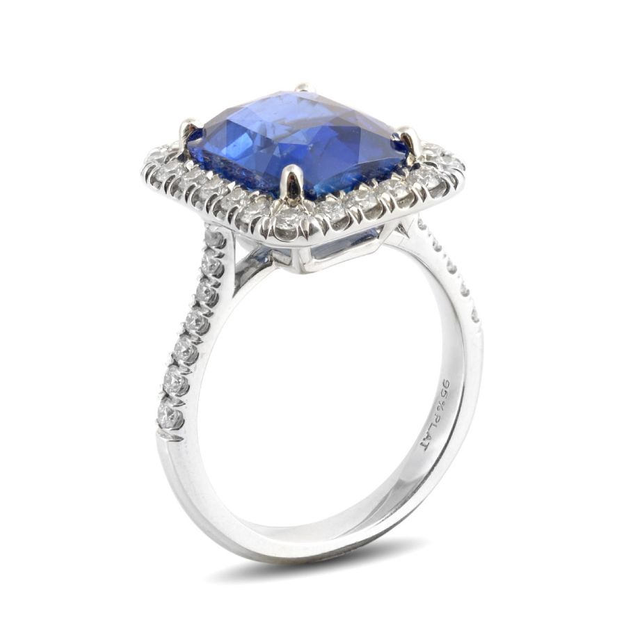 Natural Blue Sapphire 6.99 carats set in Platinum Ring with 0.72 carats Diamonds / GIA Report