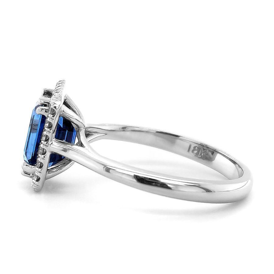 Natural Blue Sapphire 2.48 carats set in 18K White Gold Ring with 0.19 carats Diamonds / GIA Report