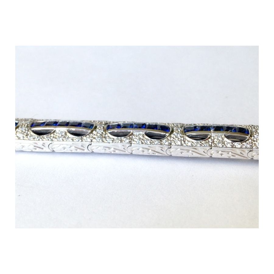 Natural Blue Sapphires 5.88 carats set in 18K White Gold Bracelet with 1.67 carats Diamonds 