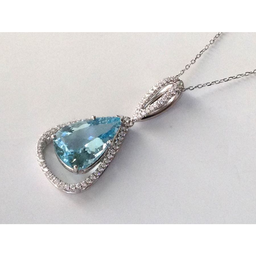 Natural Aquamarine 6.30 carats set in 14K White Gold Pendant with 0.43 ...