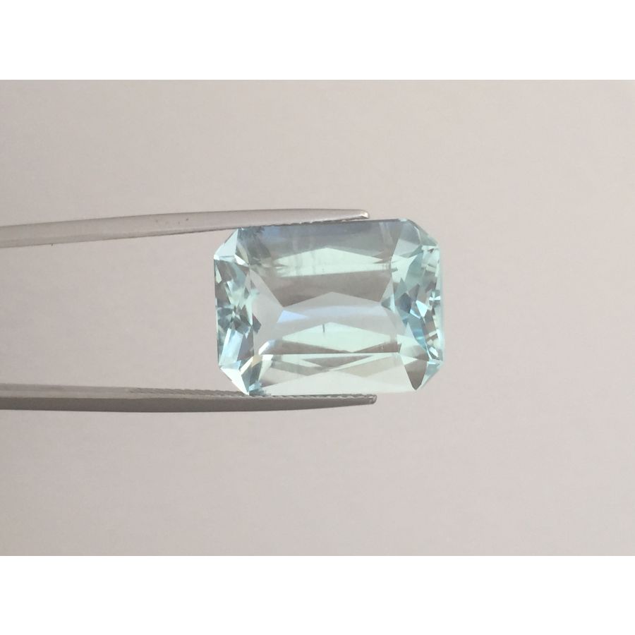 Natural Aquamarine light blue color radiant shape 14.07 carats