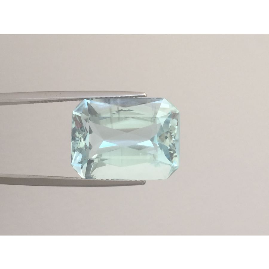 Natural Aquamarine light blue color radiant shape 14.07 carats