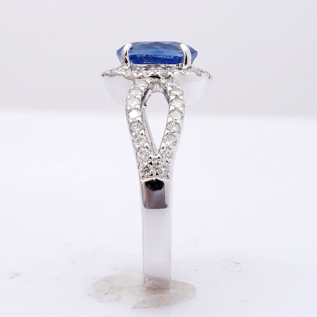 Natural Blue Sapphire 1.99 carats set in 14K White Gold Ring with 0.70 carats Diamonds / AIGS Report