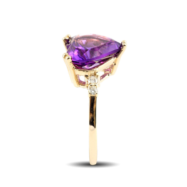 Natural Amethyst 2.44 carats set in 14K Yellow Gold Ring with 0.10 carats Diamonds
