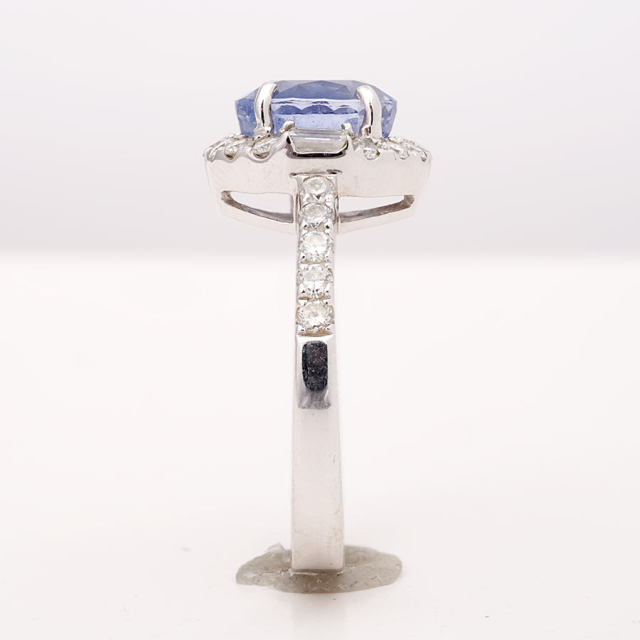 Natural Blue Sapphire 3.71 carats set in 14K White Gold Ring with 0.76 carats Diamonds / AIGS Report