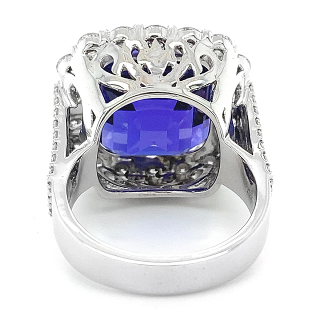 Exceptional Quality Tanzanite 20.58 carats set in 18K White Gold Ring with 2.64 carats Diamonds 