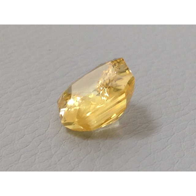 Natural Unheated  Yellow Sapphire  yellow color octagonal shape 11.68 carats with GIA Report / video