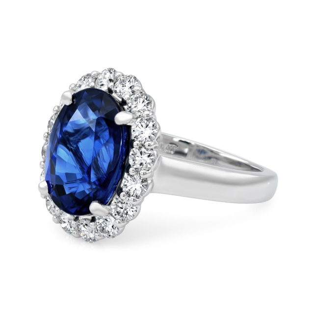 Natural Blue Sapphire 7.03 carats set in Platinum Ring with 1.05 carats Diamonds with GIA Report