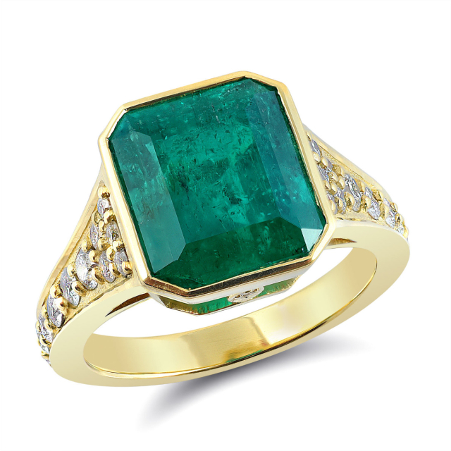 Natural Colombian Emerald 5.54 carats set in 18K Yellow Gold Ring with 0.67 carats Diamonds / GIA Report