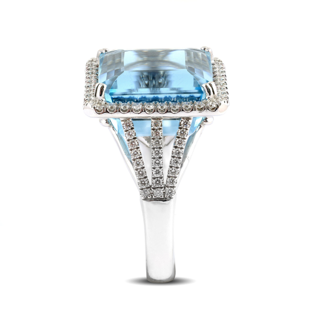 Natural Aquamarine 15.25 carats set in 14K White Gold Ring with 0.67 carats Diamonds / GIA Report