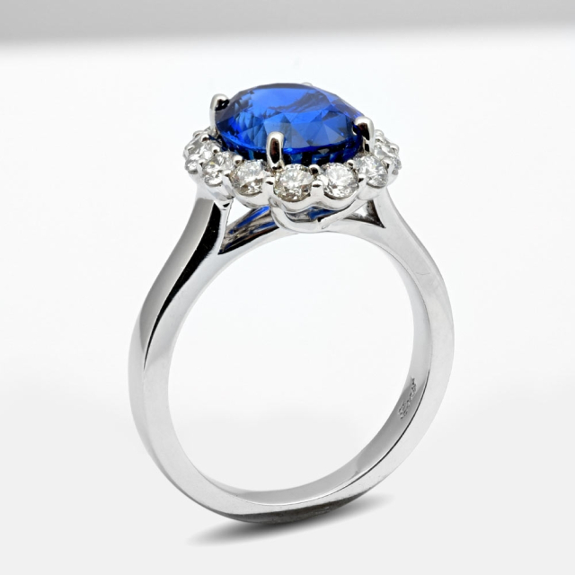 Natural Blue Sapphire 5.23 carats set in Platinum Ring with 0.75 carats Diamonds / GIA Report