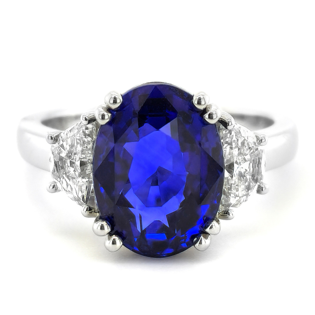 Natural Blue Sapphire 5.62 carats set in Platinum Ring with 0.72 carats Diamonds / GIA Report 