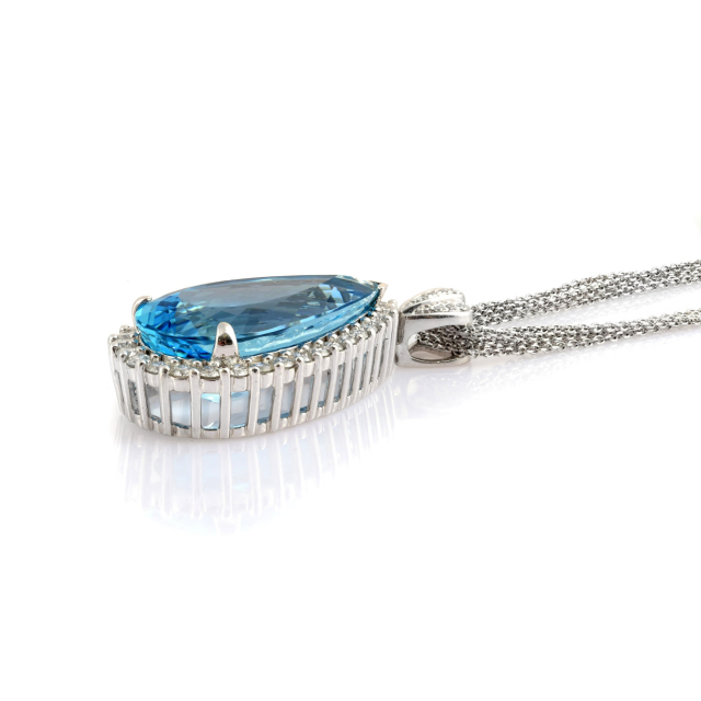 Natural Aquamarine 25.39 carats set in Platinum Pendant with 1.51 carats Diamonds and 14KWG Chain / GIA Report